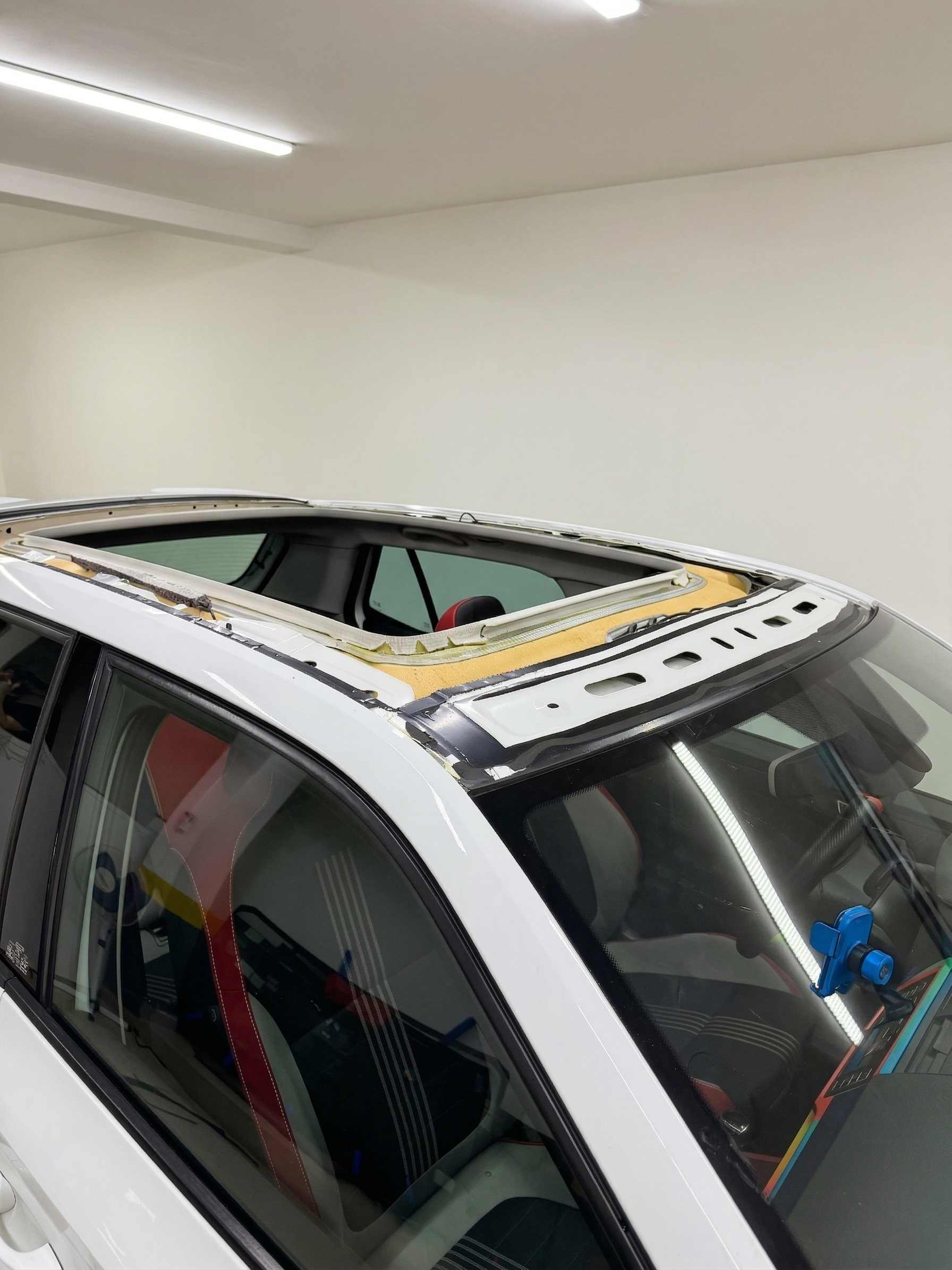 ŠKODA FABIA – PRECIZNA ZAMENA PANORAMSKOG KROVA 6